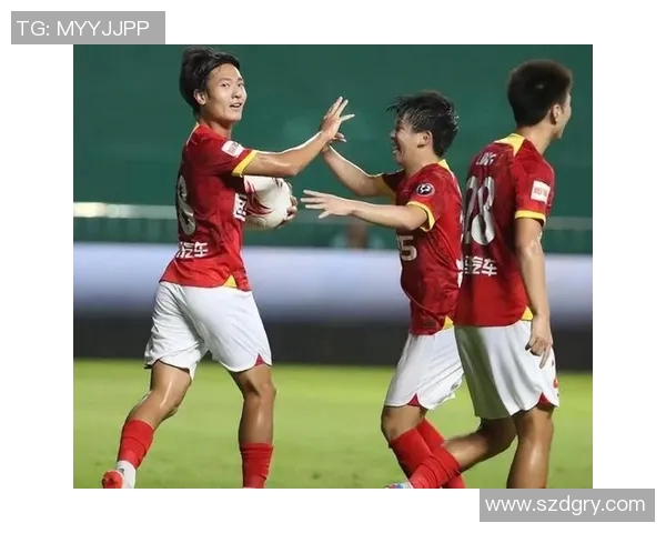 广州足球队以91分稳居联赛积分榜首位展现强劲实力 广州足球队以91分稳居联赛积分榜首位展现强劲实力