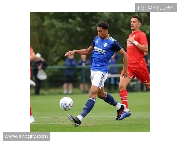 揭秘足球明星社交恐惧症背后的真实故事与心理挑战