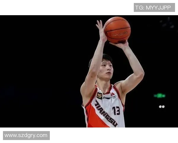 武汉篮球队勇夺第二名助力球队在状态排行榜中崭露头角